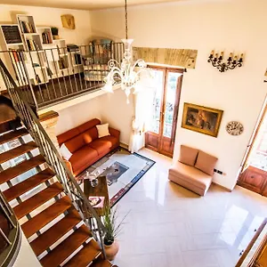 Manno 81 - Charming Historic , Cagliari Italy